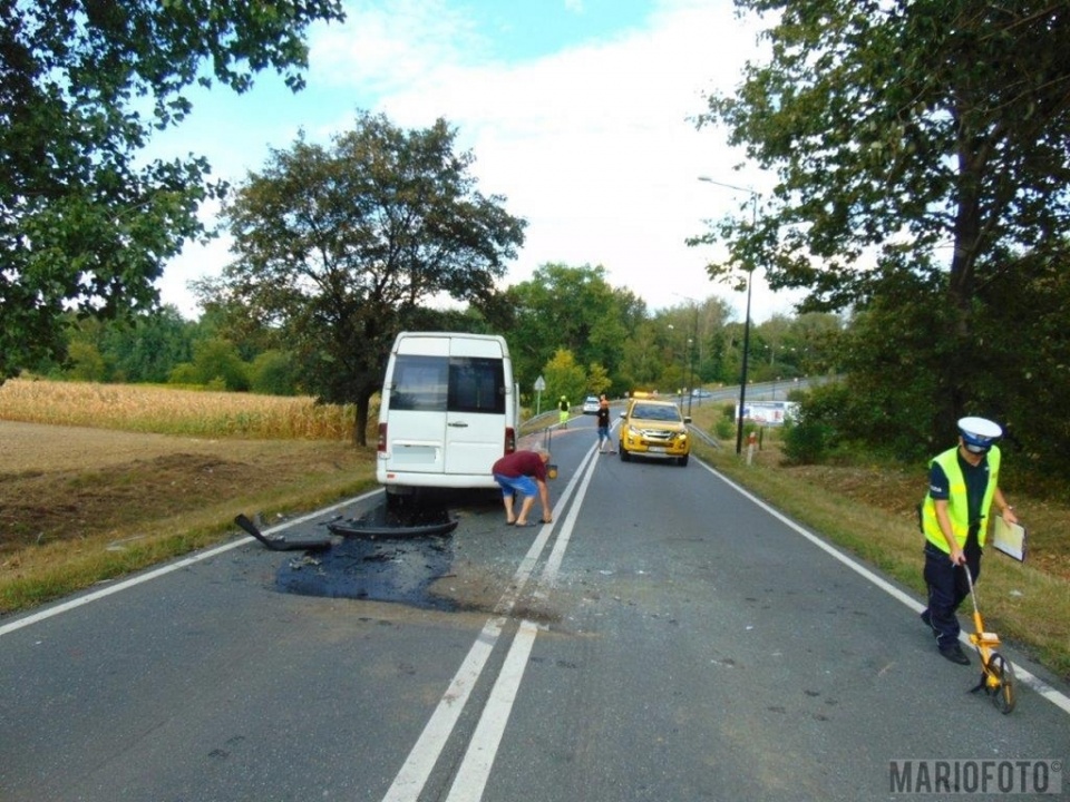 Zderzenie busa z samochodem osobowym w Nysie [fot. Mario]
