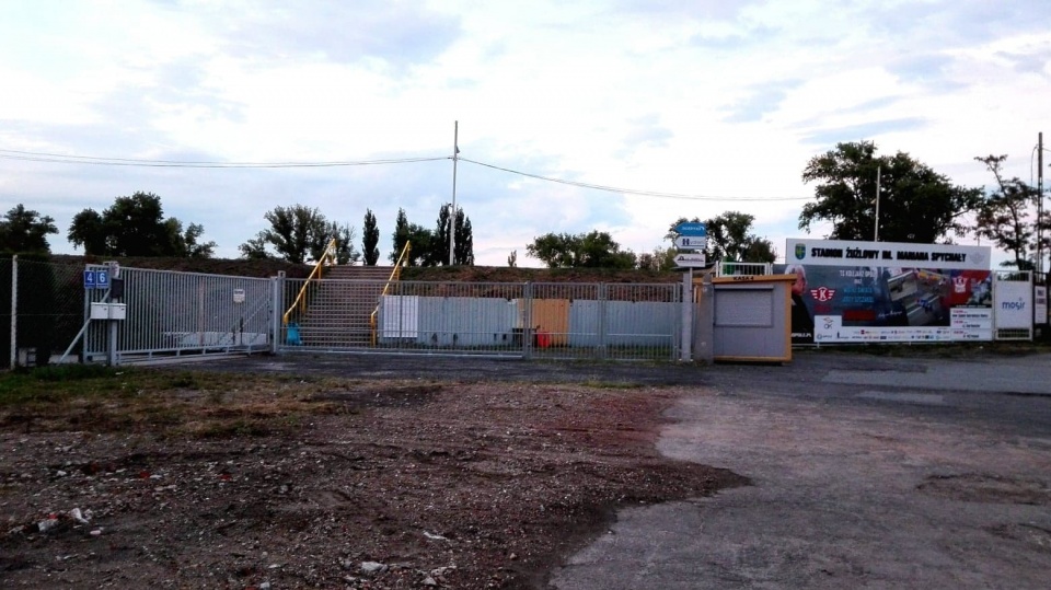 Modernizacja stadionu żużlowego w Opolu rozpoczęła się od wymiany kas [fot. Mariusz Chałupink]
