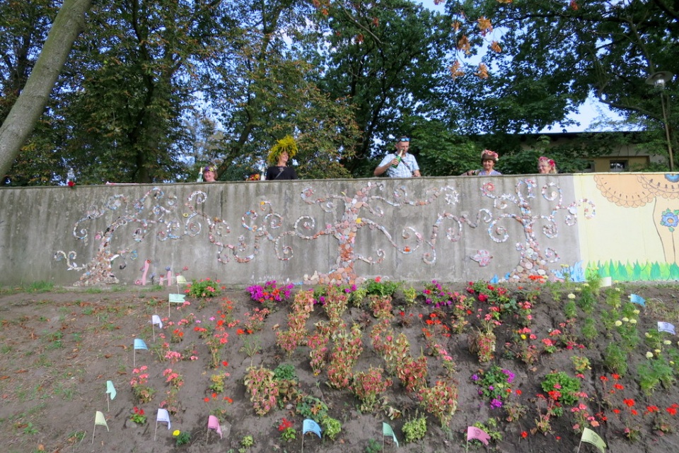 Odsłonięcie Mozaiki i ogrodu na bulwarze nadodrzańskim w Opolu [fot. Mariusz Majeran]