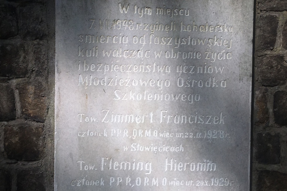 Tablica na pomniku w parku sławięcickim [fot. Agnieszka Pospiszyl]