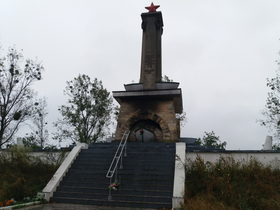 Ktoś chciał wysadzić pomnik w Mikolinie [fot. Maciej Stępień]
