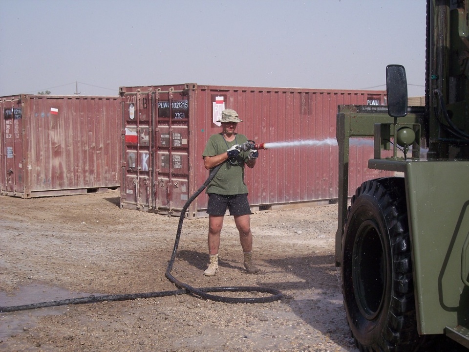 Plutonowy Cezary Hirschberg na misji w Iraku [fot. 10. Brygada Logistyczna w Opolu]