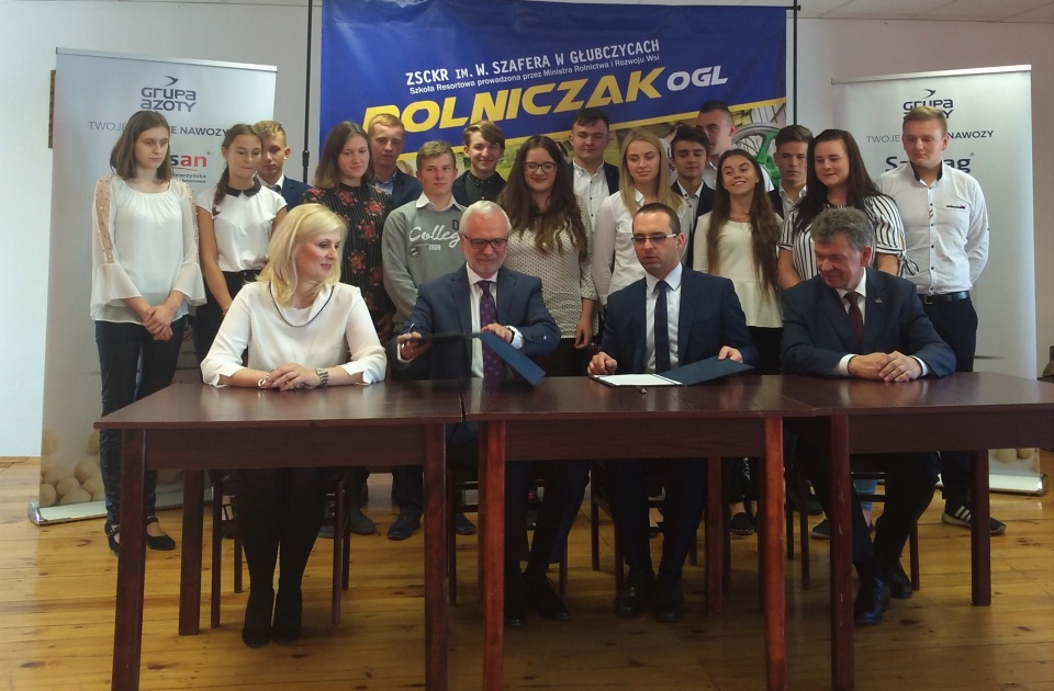 Podpisanie umowy patronackiej Grupy Azoty ZAK S.A. z Centrum Kształcenia Rolniczego w Głubczycach [fot. Katarzyna Doros]