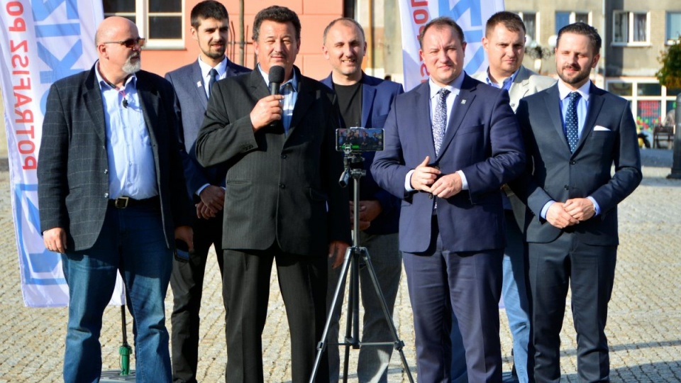 Przedstawiciele Kukiz 15 zaprazentowali w Grodkowie program i kandydatów w wyborach samorządowych [fot. Daniel Klimczak]