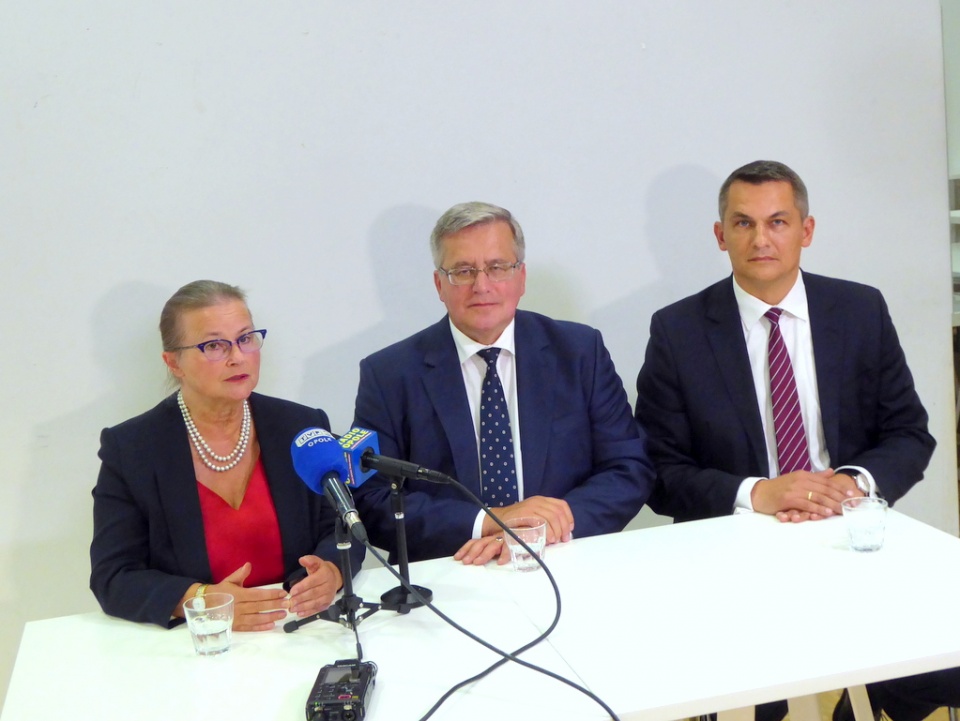 D. Jazłowiecka, B. Komorowski i T. Kostuś na konferencji prasowej [fot. Witold Wośtak]