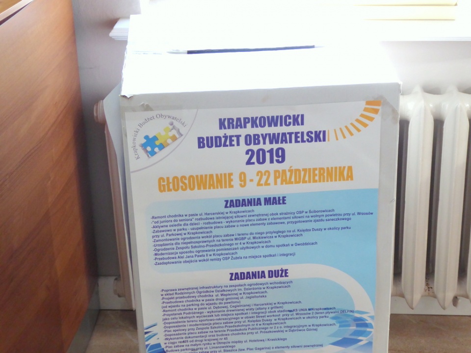 Urna do głosowania na Krapkowicki Budżet Obywatelski 2019 [fot. Witold Wośtak]