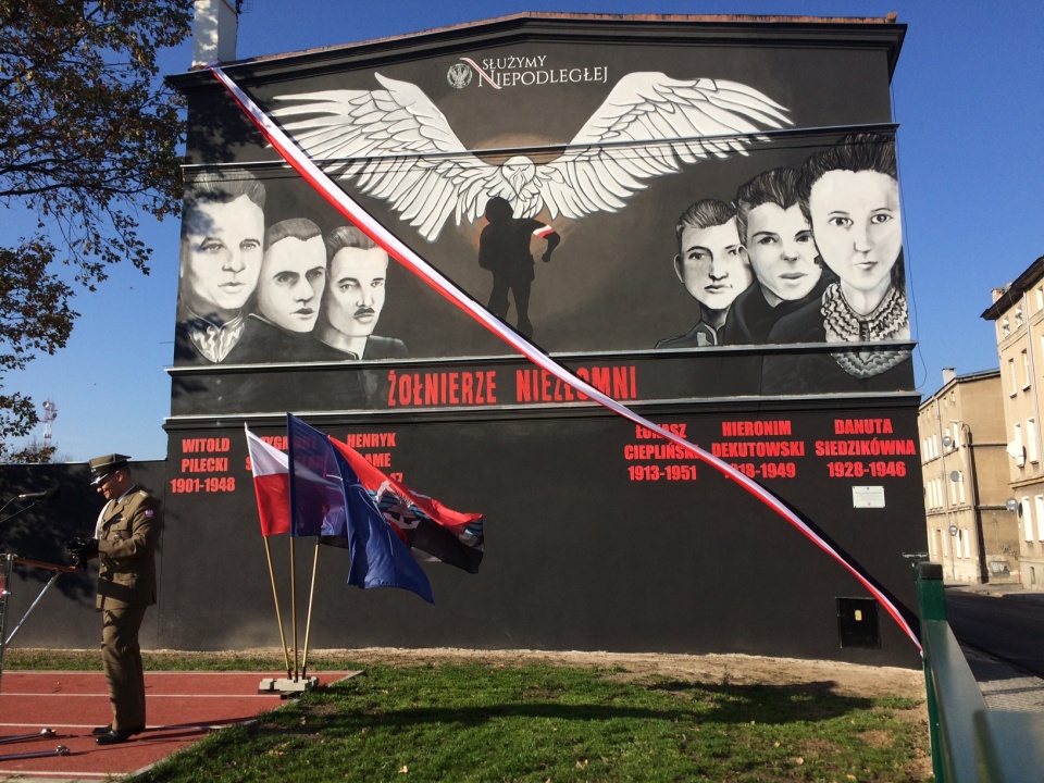 Okolicnzościowy mural w Brzegu [fot. Maciej Stępień]