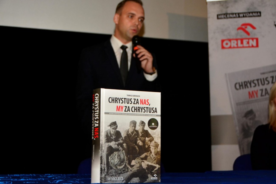 W Grodkowie zaprezentowano najnowszą książkę Tomasza Greniucha [fot. Daniel Klimczak]