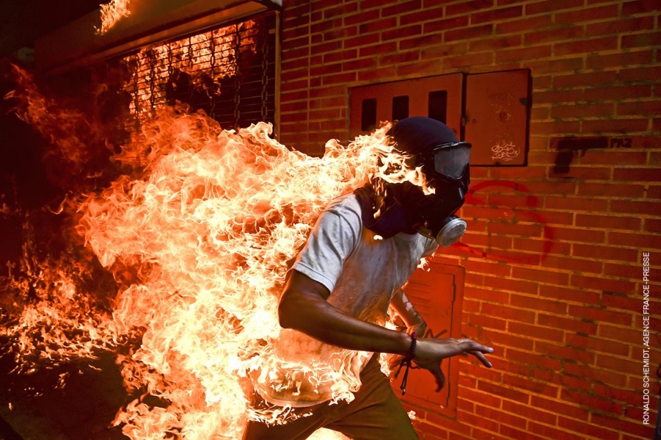 Nagrodzone zdjęcie "Venezuela Crisis". Autor Ronald Schemidt [fot. archiwum fundacji]