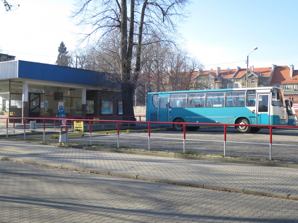 Dworzec autobusowy w Prudniku. Gmina kupiła go od firmy Arriva [zdj. Jan Poniatyszyn]