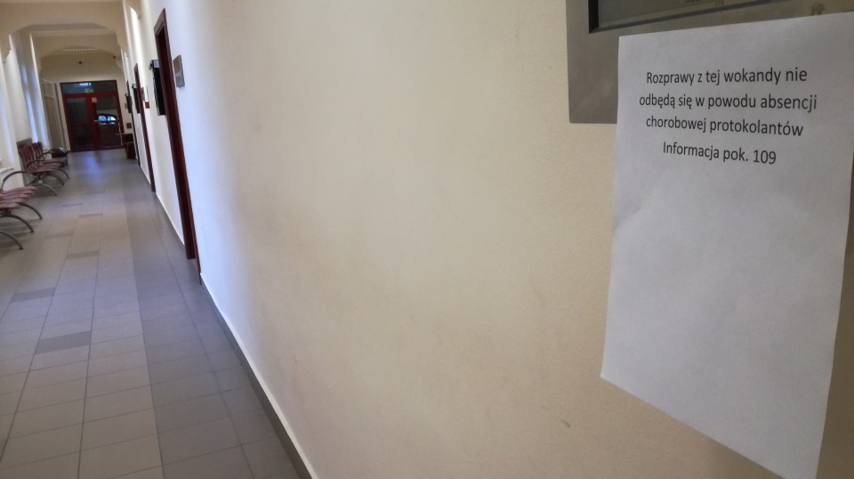 Taki komunikat pojawił się na wokandach większości spraw w Sądzie Rejonowym w Opolu [fot. P. Wójtowicz]