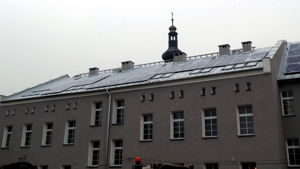 Panele zamontowane na dachu DPS-u w Kietrzu [fot. DPS w Klisinie]