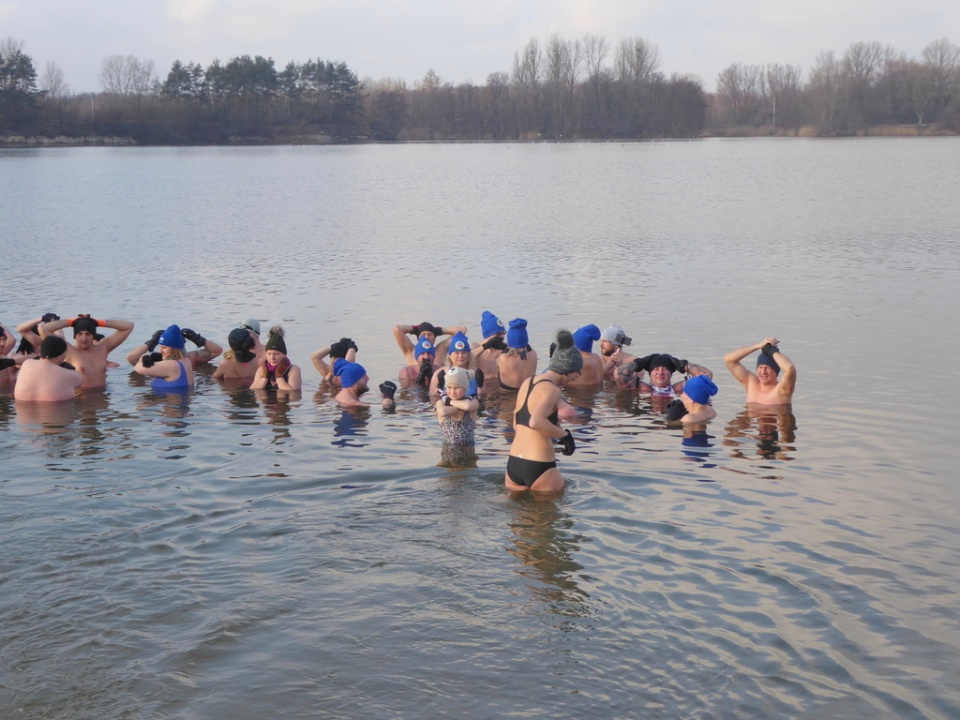 Niedzielne morsowanie na kąpielisko Bolko w Opolu [fot. Witold Wośtak]