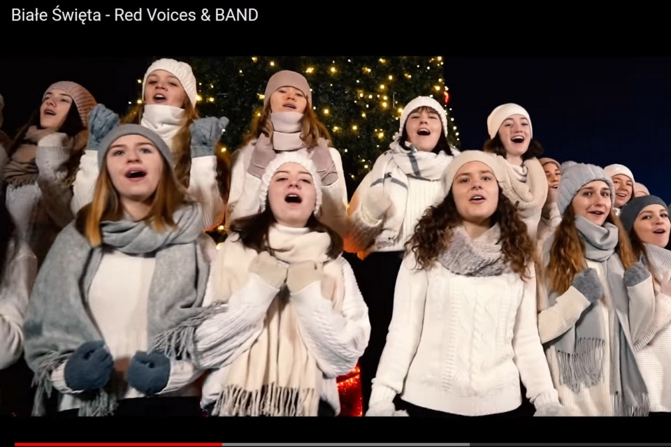 Kadr z klipu do świątecznej piosenki [fot. Red Voices]