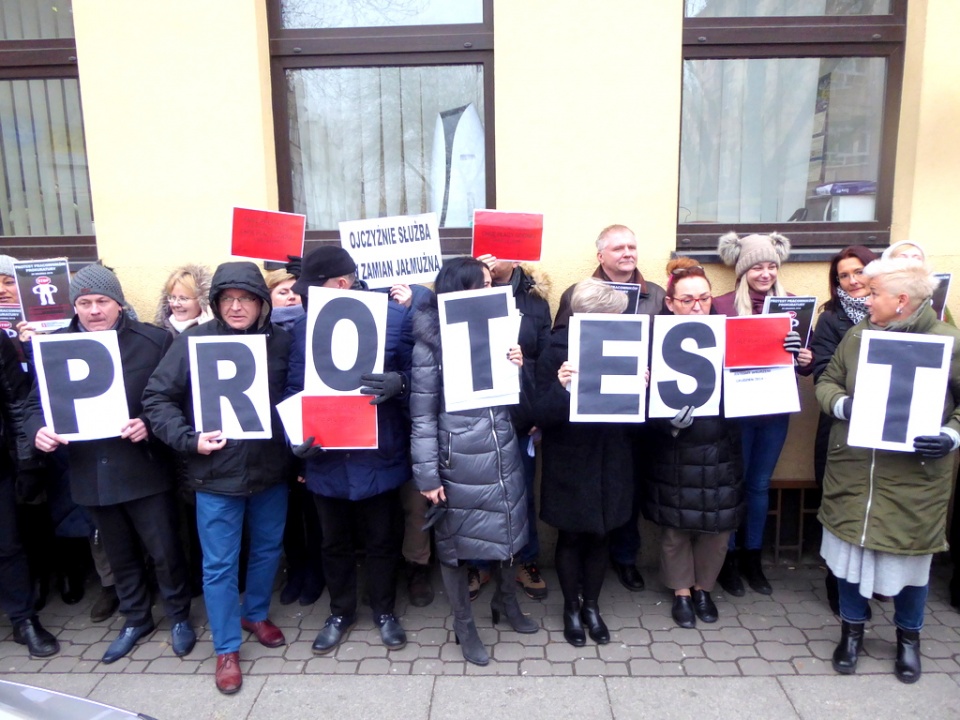 Protest pracowników Prokuratury Rejonowej i Okręgowej w Opolu [fot. Witold Wośtak]
