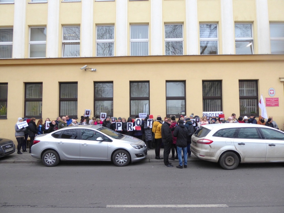Protest pracowników Prokuratury Rejonowej i Okręgowej w Opolu [fot. Witold Wośtak]