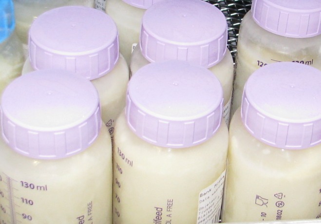 Mleko przechowywane w Banku Mleka Kobiecego [fot. Kliniczne Centrum Ginekologii, Położnictwa i Neonatologii w Opolu]
