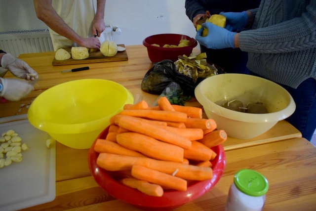 Wolontariusze gotują dla potrzebujących w Opolu. W weekend zupa dla każdego