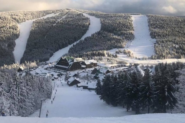 Przygraniczne czeskie ośrodki czekają na polskich narciarzy. Warunki coraz lepsze