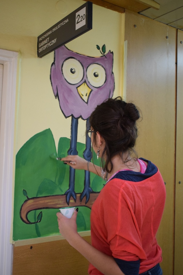 Uliczni artyści z grupy Murki odnowili pomieszczenia przechodni dziecięcych USK w Opolu