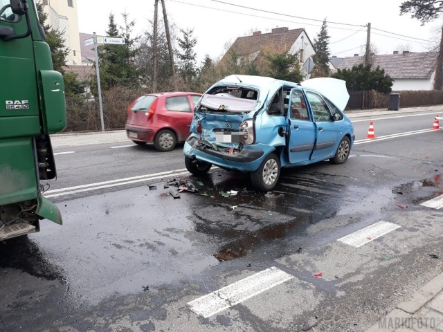 Opole: zderzenie samochodu osobowego z ciężarówką