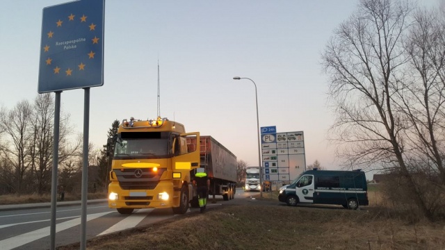 Nielegalny transport ścieków zatrzymany na Opolszczyźnie. Ładunek należał do Czechów