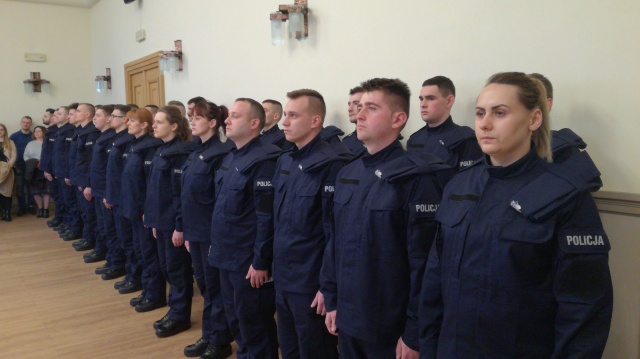 Opolszczyzna ma 27 nowych policjantów. Ślubowanie złożyli w KWP w Opolu