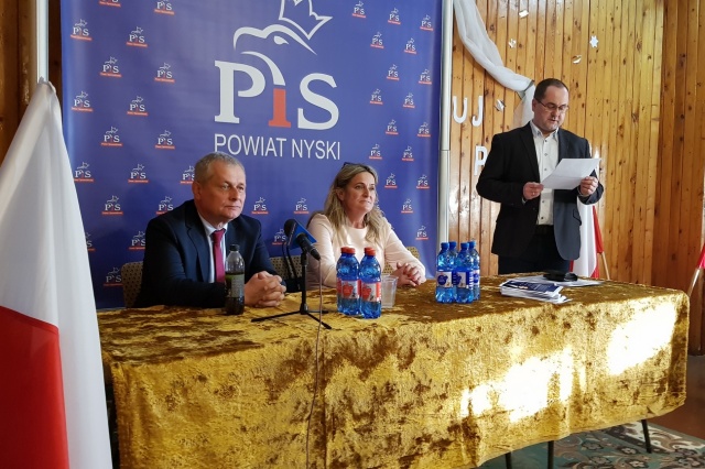 Spotkanie eurokandydatów PiS z mieszkańcami Otmuchowa. Pytania o Brexit i transport lokalny