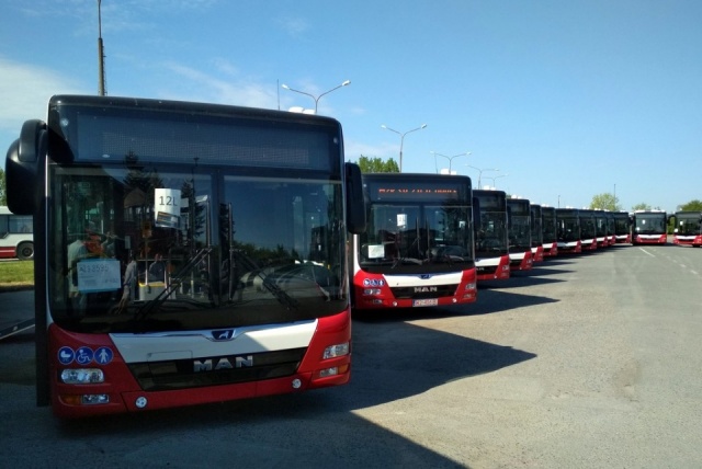 Plakaty wyborcze Andrzej Buły zniknęły z czerwonych autobusów w Opolu