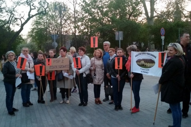Opole: kolejna manifestacja wsparcia dla nauczycieli