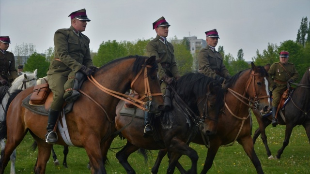 Pokazy kawalerii w parku na osiedlu Armii Krajowej w Opolu. To już IX Majówka Kawaleryjska [ZDJĘCIA]