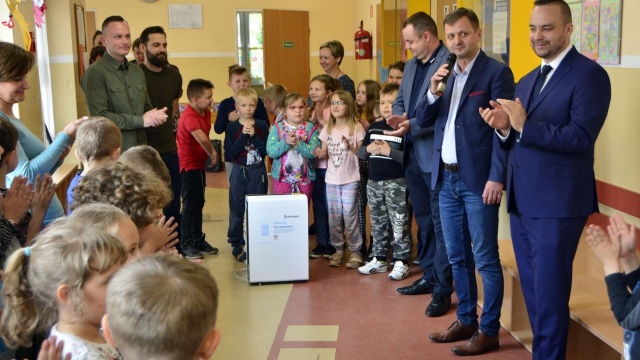 Do szkół w gminie Namysłów trafiły kolejne oczyszczacze powietrza