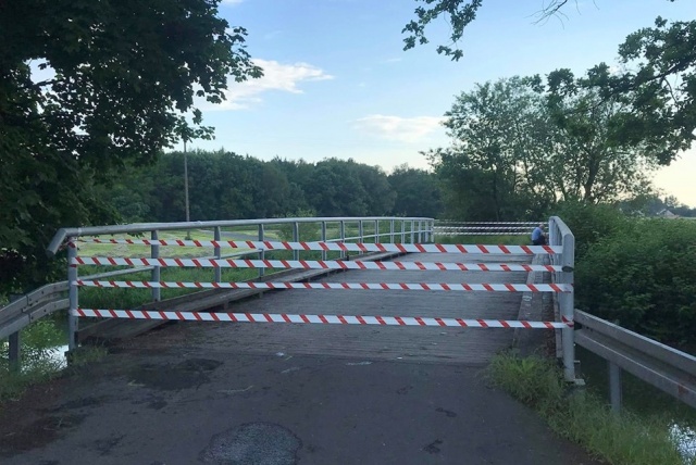 Remontują mostek nad Osobłogą, później naprawiona będzie droga