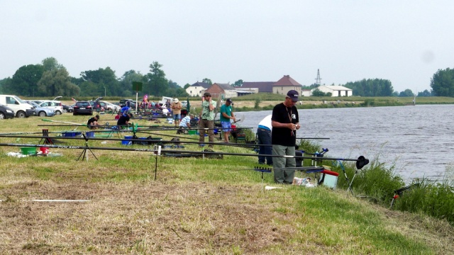 Jubileuszowy turniej wędkarzy w Opolu. Nad Odrą łowiło ponad 150 zawodników