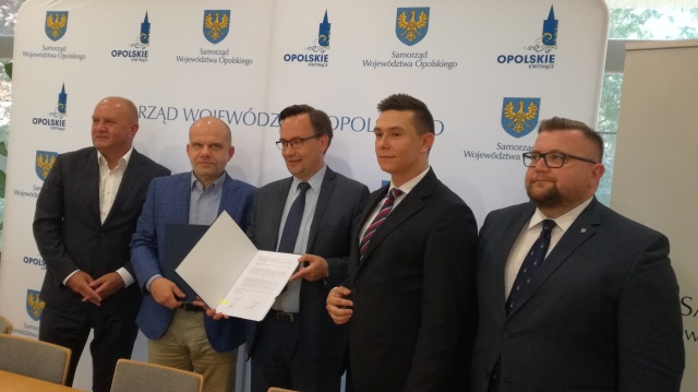 Podpisano umowę na remont drogi wojewódzkiej 416 między Głogówkiem a Szonowem.