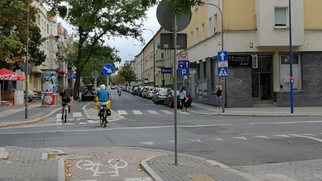 Rowerzyści nadal jeżdżą pod prąd ulicą Kościuszki w Opolu