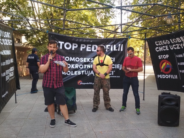 Tęczowe Opole kontra Ruch Narodowy. Dwa protesty na tym samym placu, w tym samym czasie