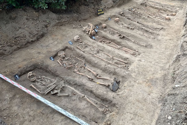 Zbiorowy grób żołnierzy z II Wojny Światowej znaleziono w Nysie. To Niemcy i Estończyk