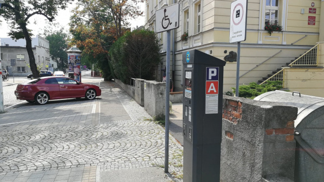 Koniec z darmowym parkowaniem samochodów hybrydowych w Opolu