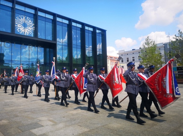 Policjanci opolskiego garnizonu świętowali stulecie formacji. Wojewódzkie i miejskie uroczystości w Opolu [ZDJĘCIA]