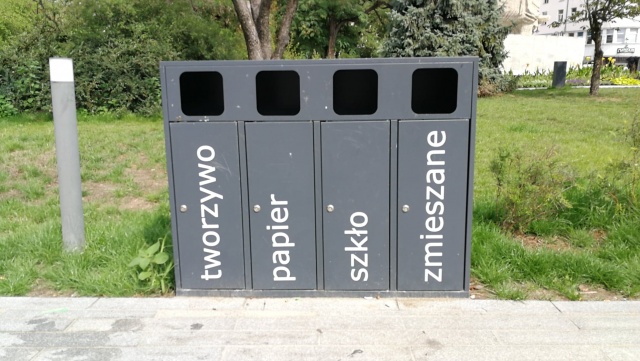 Opole: wrzucamy co popadnie do miejskich pojemników na odpady segregowane