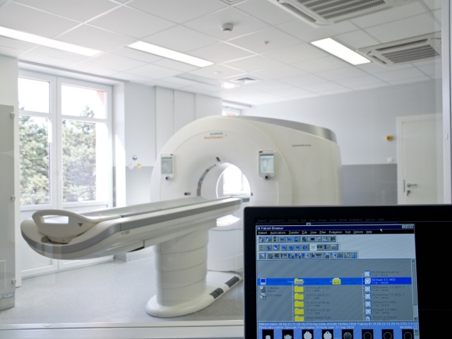 Uniwersytecki Szpital Kliniczny w Opolu zabezpieczy nowoczesne zabiegi leczenia udarów w szpitalu przy ul. Wodociągowej