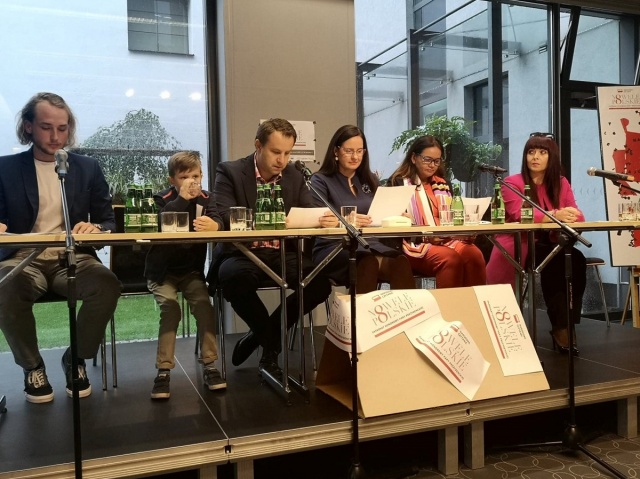 Aktorzy, politycy i dziennikarze mierzyli się z polskimi nowelami podczas Narodowego Czytania w Opolu