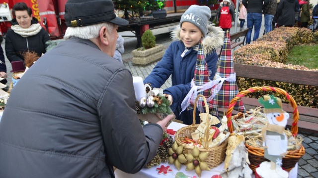 Głogówek bawi się i pomaga, także Polakom na Litwie. W mieście odbył się tradycyjny jarmark bożonarodzeniowy