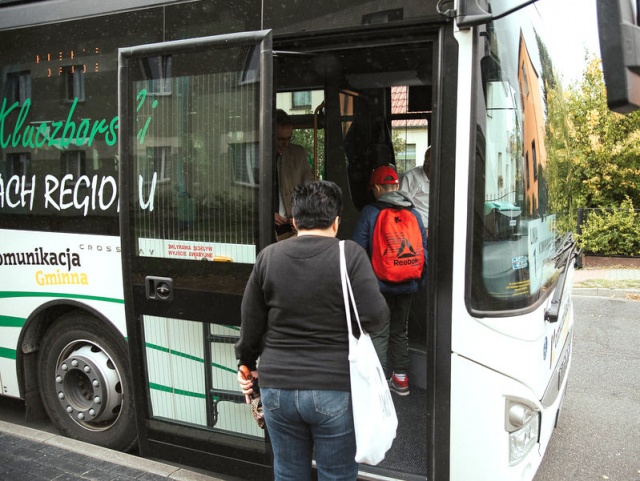 Autobus komunikacji gminnej nadal będzie jeździł ulicami Kluczborka. Statystyki są obiecujące