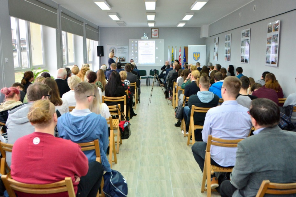 W Grodkowie rozmawiano na temat dostosowania kształcenia do potrzeb rynku pracy [fot. Daniel Klimczak]