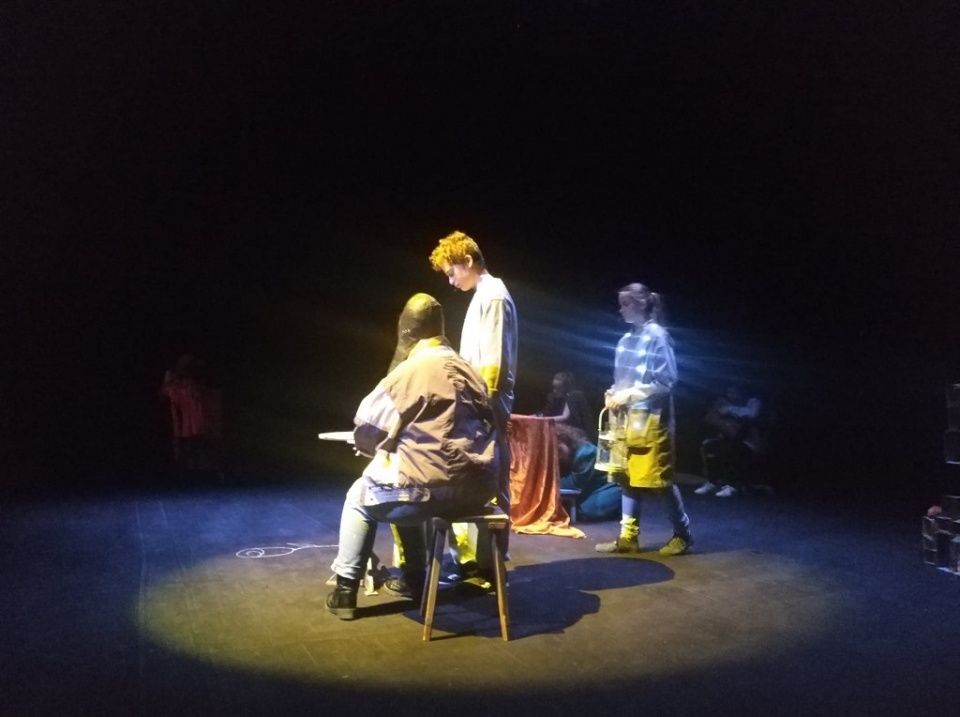 Dzieci z domu dziecka w Chmielowicach wystawiły spektakl "Narysuj mi baranka" w Opolskim Teatrze Lalki i Aktora [fot. Katarzyna Doros]