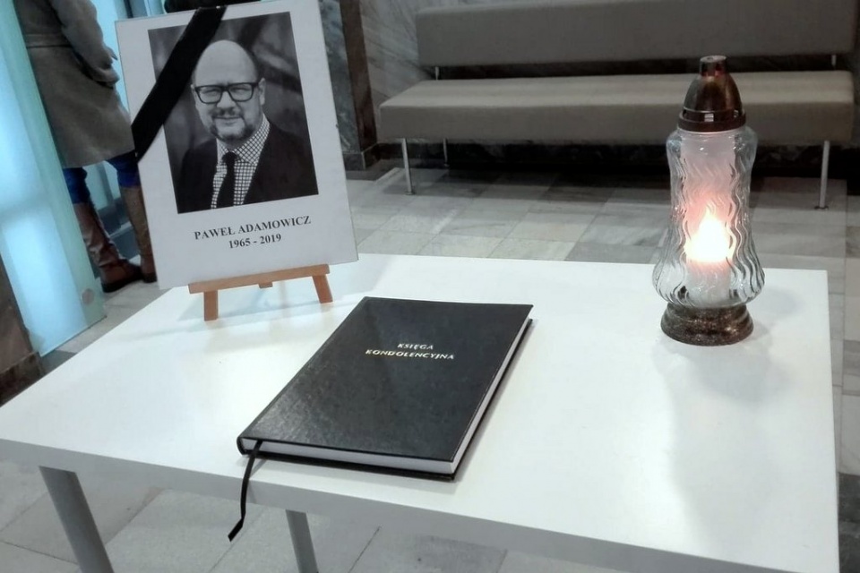 Urząd Miasta Opola przygotował księgę kondolencyjną w związku ze śmiercią prezydenta Gdańska Pawła Adamowicza [fot. Joanna Matlak]