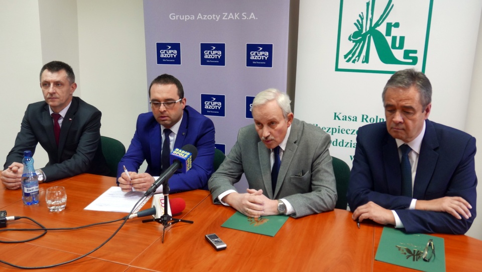 Podpisanie umowy pomiędzy KRUS a Grupą Azoty ZAK SA [fot. Mariusz Chałupnik]