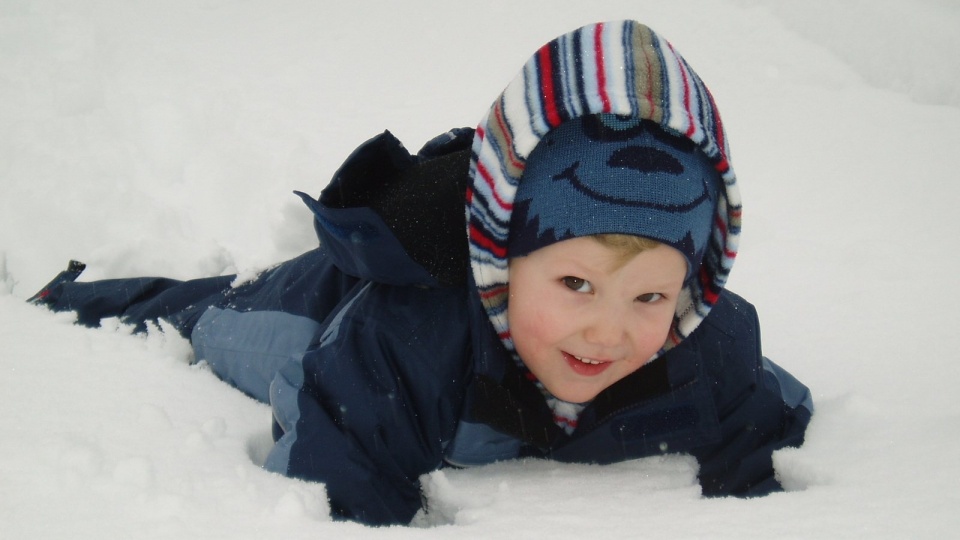 Dobra zabawa na śniegu musi być bezpieczna [fot. freeimages.com]